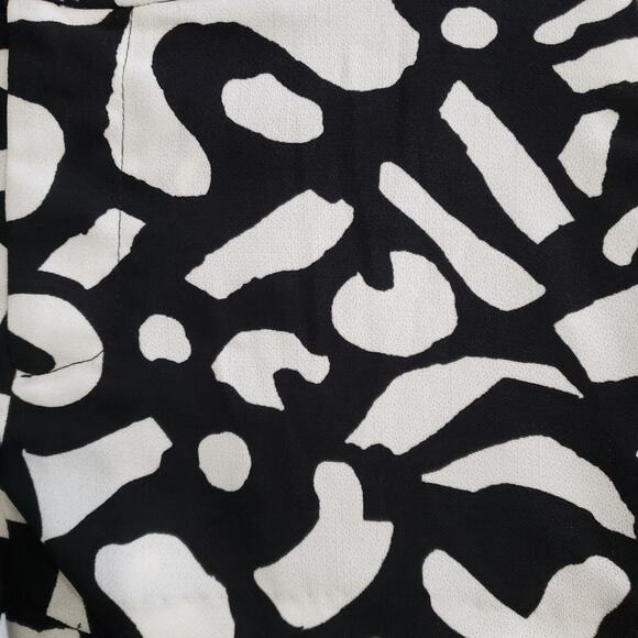 Alice + UO Urban Outfitters Black White Mid Rise Dressy Shorts Size 2 Whimsigoth - Picture 8 of 11